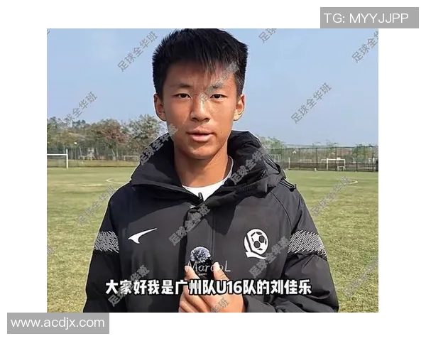 全国锦标赛回顾：广州足球队球员个人能力的精彩展现与分析